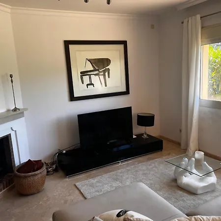 公寓 Elegant And Spacious Garden With Beautiful Views