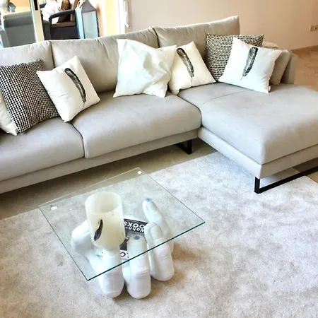 Apartment Elegant And Spacious Garden With Beautiful Views