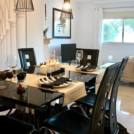 Apartment Elegant And Spacious Garden With Beautiful Views