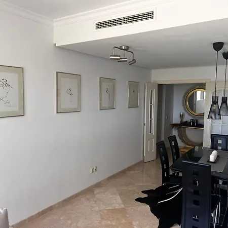 Apartment Elegant And Spacious Garden With Beautiful Views