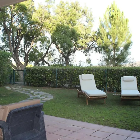 Elegant And Spacious Garden With Beautiful Views Apartment