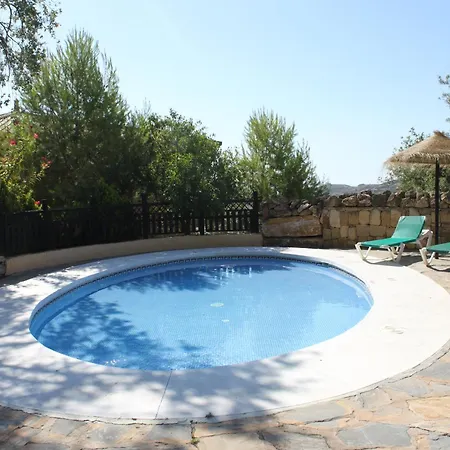 Elegant And Spacious Garden With Beautiful Views Apartment