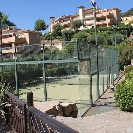 Elegant And Spacious Garden With Beautiful Views Apartment